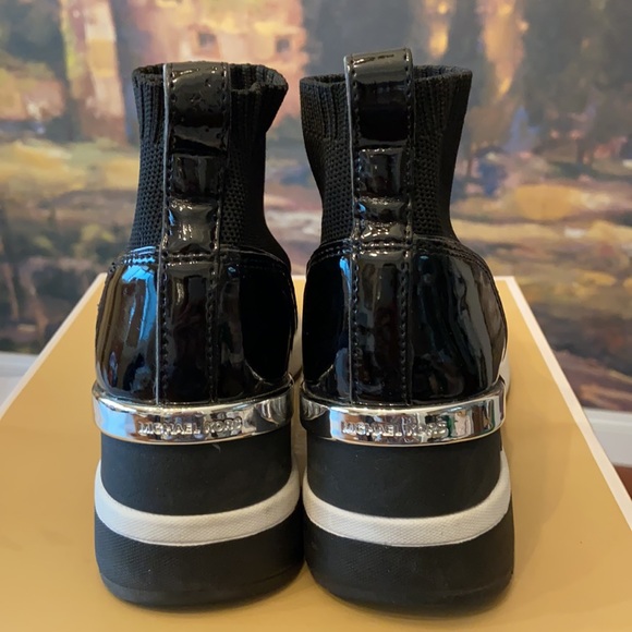 Michael Kors Skyler Bootie - Picture 5 of 14